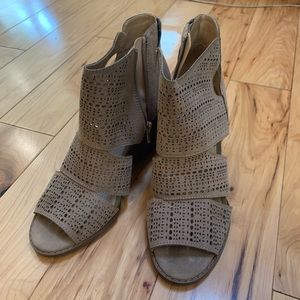 Market & Spruce Cutout Wedges